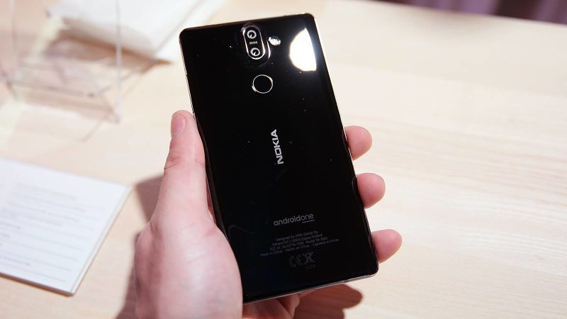 Illustration for article titled Probamos el nuevo Nokia 8 Sirocco: Âżpuede Nokia competir con los potentes Samsung Galaxy?